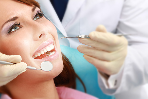 Cosmetic Dentistry Options For A Chipped Tooth